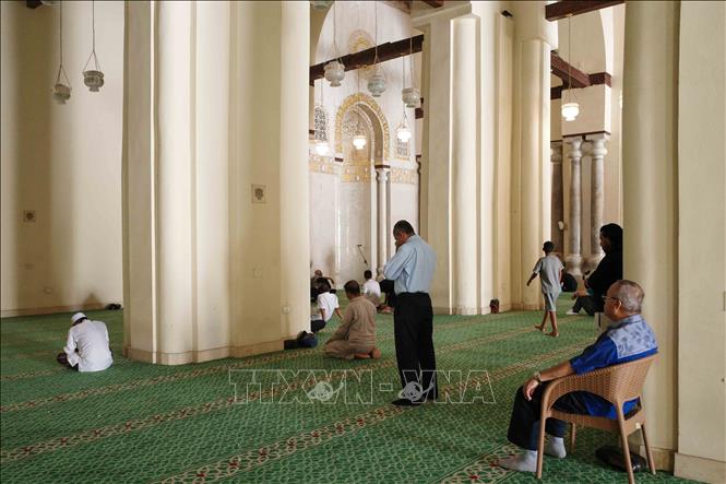 Người dân Ai Cập cầu nguyện tại nhà thờ al-Hakim. Ảnh: Hoàng Nhật - PV TTXVN tại Ai Cập
