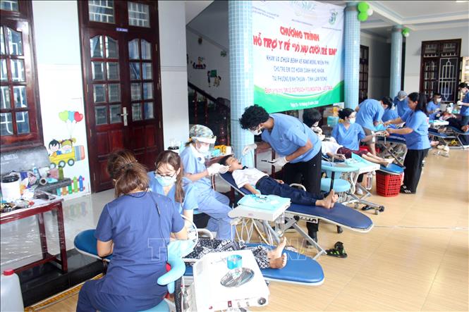Chương trình góp phần nâng cao nhận thức về phòng, chống các bệnh răng miệng cho lứa tuổi học đường.  Ảnh: Hồng Hiếu - TTXVN