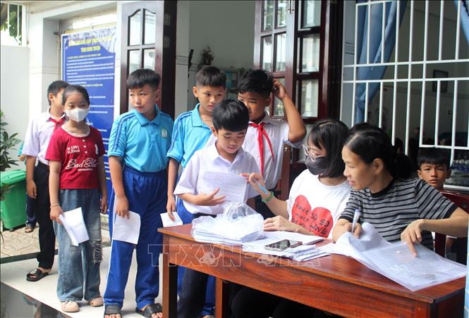 Chương trình Hỗ trợ y tế “Vì nụ cười trẻ em” nhằm nâng cao ý thức chủ động phòng bệnh, chăm sóc sức khỏe ngay từ lứa tuổi học đường. Ảnh: Hồng Hiếu - TTXVN