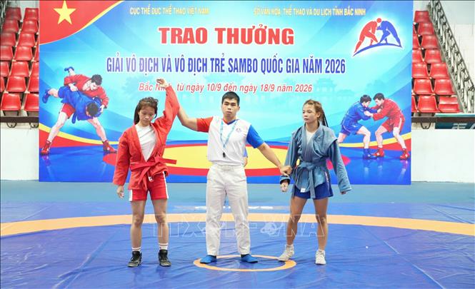 VĐV Đà Nẵng giành chiến thắng trước VĐV Đồng Nai ở nội dung nữ. Ảnh: Đồng Thúy - TTXVN