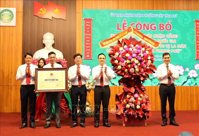 Cục Di sản văn hóa (Bộ Văn hóa, Thể thao và Du lịch) chúc mừng phường Tây Hoa Lư đón nhận Bằng công nhận Bảo vật quốc gia “Bộ khắc ma nhai 18 vị La Hán động Liên Hoa – chùa Phong Phú