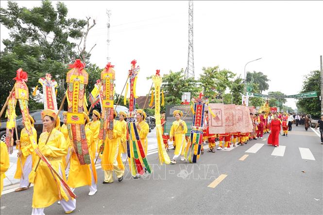 Nghi thức rước Bằng công nhận Baỏ vật quốc gia “Bộ khắc ma nhai 18 vị La Hán động Liên Hoa – chùa Phong Phú