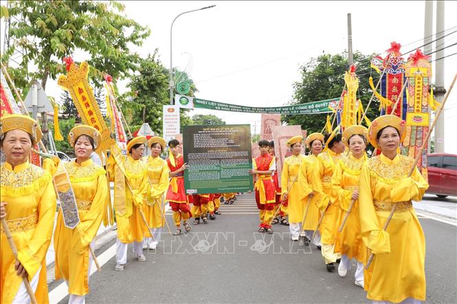 Nghi thức rước Bằng công nhận Baỏ vật quốc gia “Bộ khắc ma nhai 18 vị La Hán động Liên Hoa – chùa Phong Phú