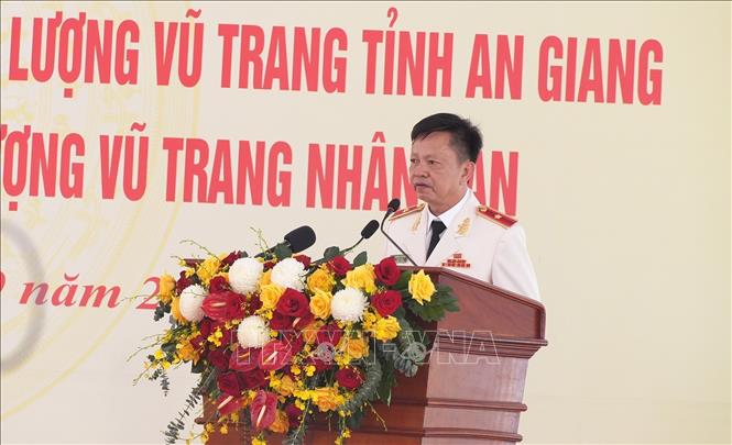 Thiếu tướng Huỳnh Việt Hòa, Giám đốc Công an thành phố Cần Thơ con trai Liệt sĩ Anh hùng lực lượng vũ trang nhân dân Huỳnh Văn Thạnh (Mười Thạnh), đại diện thân nhân các Anh hùng lực lượng vũ trang Nhân dân phát biểu cảm tưởng. Ảnh: Lê Huy Hải - TTXVN