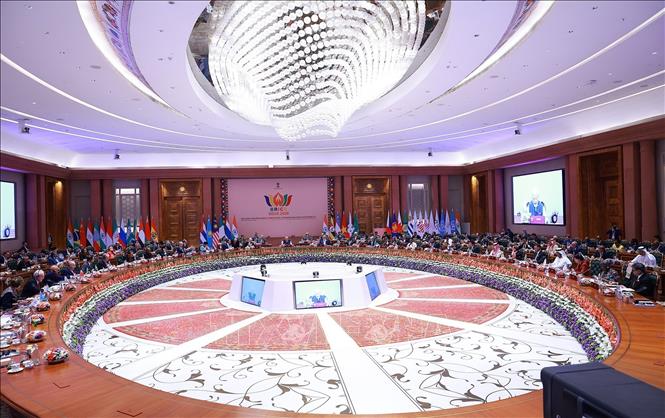 Phiên họp Hội nghị thượng đỉnh BRICS lần thứ 18 về “Tự cường, đổi mới sáng tạo, hợp tác và phát triển bền vững: Định hình tương lai tăng trưởng bao trùm toàn cầu”. Ảnh: Dương Giang – TTXVN
