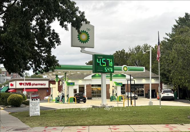  Một cây xăng ở phía Tây Bắc thủ đô Washington D.C chiều 12/9. Ảnh: Đoàn Hùng - Pv TTXVN tại Mỹ
