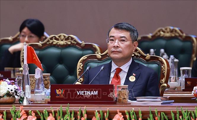 Prime Minister Le Minh Hung delivers a speech at the session on “Resilience, Innovation, Cooperation and Sustainable Development: Shaping the Future of Inclusive Global Growth.” VNA Photo: Dương Giang