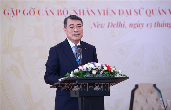 Thủ tướng Lê Minh Hưng phát biểu tại buổi gặp cán bộ, nhân viên Đại sứ quán Việt Nam tại Ấn Độ. Ảnh: Dương Giang – TTXVN
