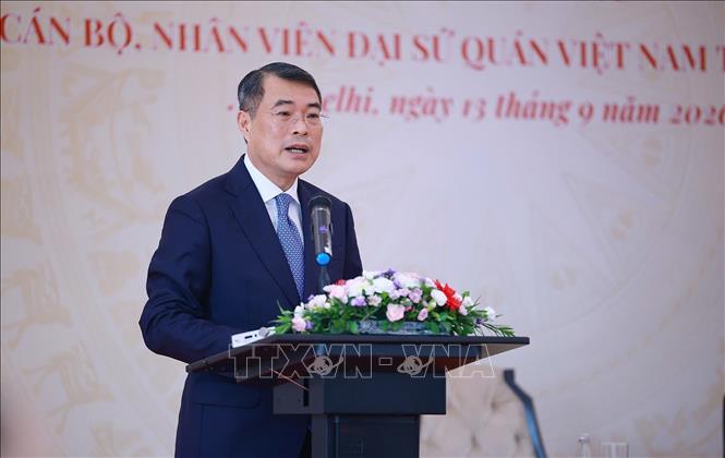 Thủ tướng Lê Minh Hưng phát biểu tại buổi gặp cán bộ, nhân viên Đại sứ quán Việt Nam tại Ấn Độ. Ảnh: Dương Giang – TTXVN