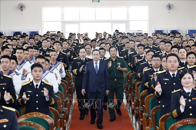 President of the National Assembly Tran Thanh Man visits the Vietnam People's Navy and inspected Submarine Brigade 189 at Cam Ranh Military Base in Khanh Hoa province on September 13. VNA Photo: Doãn Tấn