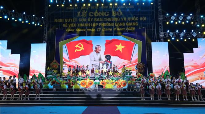 Tiết mục văn nghệ chào mừng. Ảnh: Danh Lam - TTXVN
