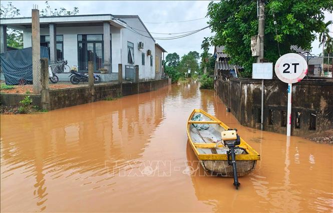 Nhiều khu dân cư tại xã Ái Tử (Quảng Trị) bị ngập lụt do mưa lớn. Ảnh: Tường Vi - TTXVN