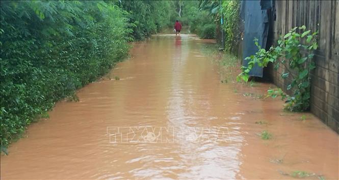 Nhiều tuyến đường ở khu dân cư xã Ái Tử (Quảng Trị) bị ngập lụt do mưa lớn. Ảnh: Tường Vi - TTXVN
