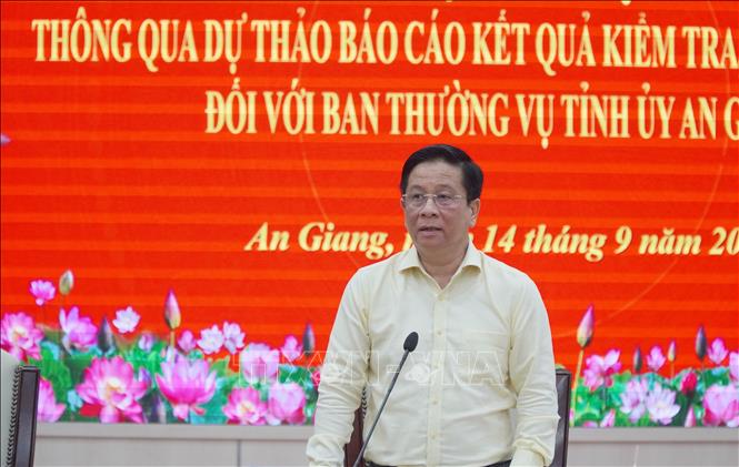 Ủy viên Trung ương Đảng, Phó Bí thư Tỉnh ủy, Chủ tịch UBND tỉnh An Giang Hồ Văn Mừng phát biểu. Ảnh: Văn Sĩ - TTXVN                                