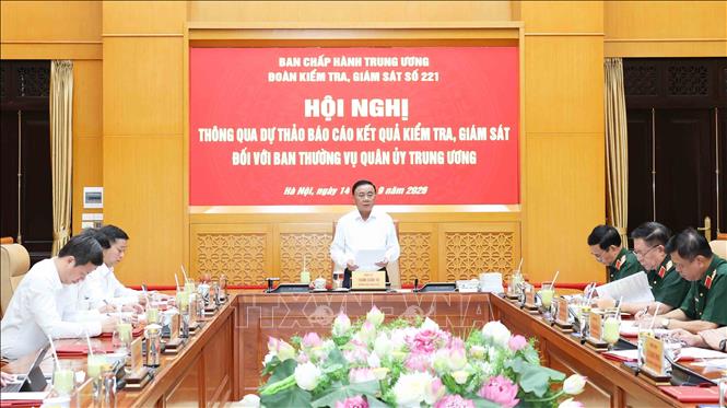 Đồng chí Trần Cẩm Tú, Uỷ viên Bộ Chính trị, Thường trực Ban Bí thư, Trưởng Đoàn Kiểm tra, giám sát số 221 phát biểu chỉ đạo. Ảnh: Phương Hoa - TTXVN