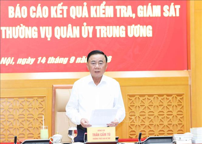 Đồng chí Trần Cẩm Tú, Uỷ viên Bộ Chính trị, Thường trực Ban Bí thư, Trưởng Đoàn Kiểm tra, giám sát số 221 phát biểu chỉ đạo hội nghị. Ảnh: Phương Hoa - TTXVN