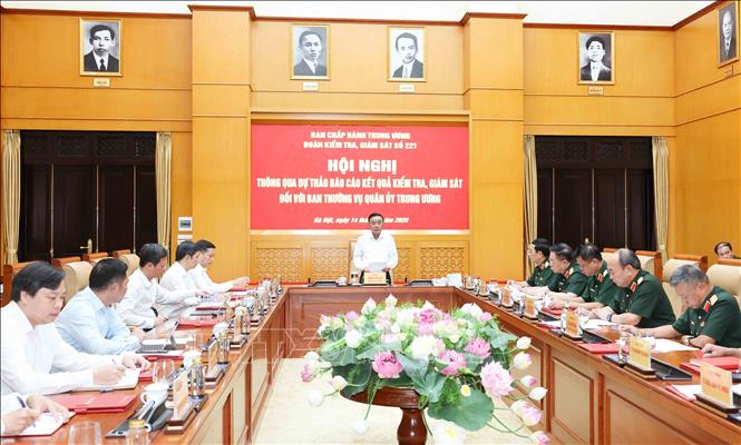 Thường trực Ban Bí thư Trần Cẩm Tú chủ trì Hội nghị thông qua dự thảo Báo cáo kết quả kiểm tra, giám sát đối với Ban Thường vụ Quân uỷ Trung ương. Ảnh: Phương Hoa - TTXVN
