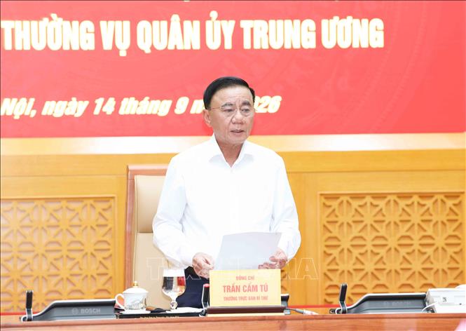 Đồng chí Trần Cẩm Tú, Uỷ viên Bộ Chính trị, Thường trực Ban Bí thư, Trưởng Đoàn Kiểm tra, giám sát số 221 phát biểu chỉ đạo hội nghị. Ảnh: Phương Hoa - TTXVN