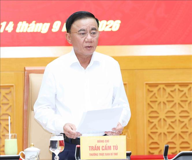 Đồng chí Trần Cẩm Tú, Uỷ viên Bộ Chính trị, Thường trực Ban Bí thư, Trưởng Đoàn Kiểm tra, giám sát số 221 phát biểu chỉ đạo hội nghị. Ảnh: Phương Hoa - TTXVN