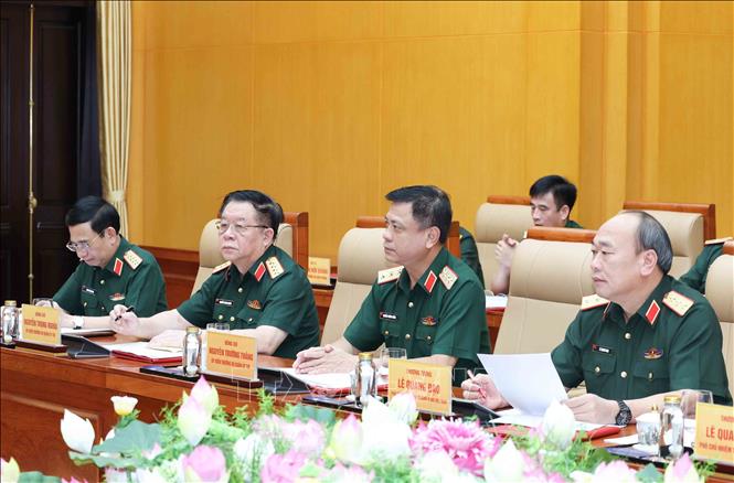 Các đồng chí Ban Thường vụ Quân uỷ Trung ương tham dự hội nghị. Ảnh: Phương Hoa - TTXVN