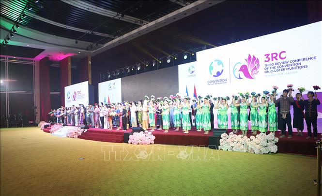Hoạt cảnh thể hiện trách nhiệm thực thi Công ước và khát vọng hòa bình của Lào tại sự kiện. Ảnh: Xuân Tú - PV TTXVN tại Lào