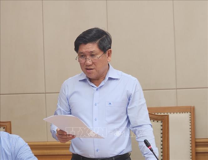 Phó Chủ tịch UBND tỉnh Cà Mau Lê Văn Sử phát biểu tại cuộc họp. Ảnh: Chu Thanh Vân - TTXVN