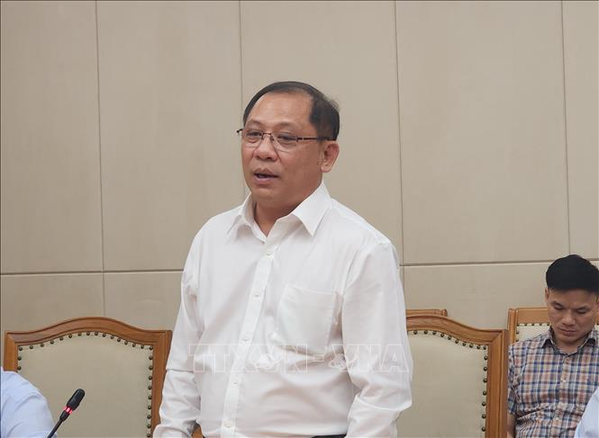 Phó Chủ tịch UBND thành phố Cần Thơ Trần Chí Hùng phát biểu tại cuộc họp. Ảnh: Chu Thanh Vân - TTXVN