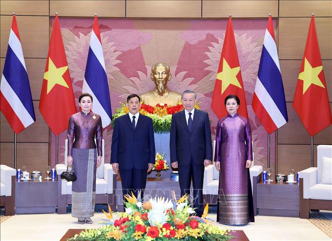 Tổng Bí thư, Chủ tịch nước Tô Lâm và Phu nhân Ngô Phương Ly cùng Nhà vua Thái Lan Maha Vajiralongkorn Phra Vajiraklaochaoyuhua và Hoàng hậu Suthida Bajrasudhabimalalakshana chụp ảnh chung. Ảnh: Thống Nhất – TTXVN