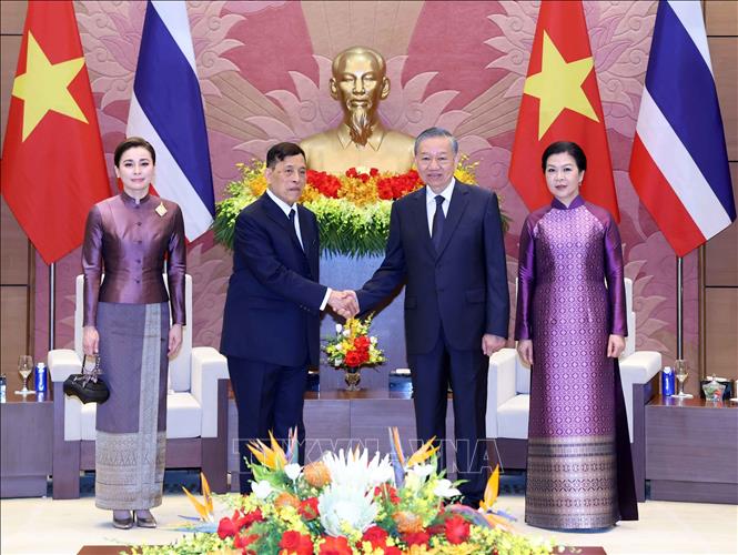 Tổng Bí thư, Chủ tịch nước Tô Lâm và Phu nhân Ngô Phương Ly cùng Nhà vua Thái Lan Maha Vajiralongkorn Phra Vajiraklaochaoyuhua và Hoàng hậu Suthida Bajrasudhabimalalakshana chụp ảnh chung. Ảnh: Thống Nhất – TTXVN