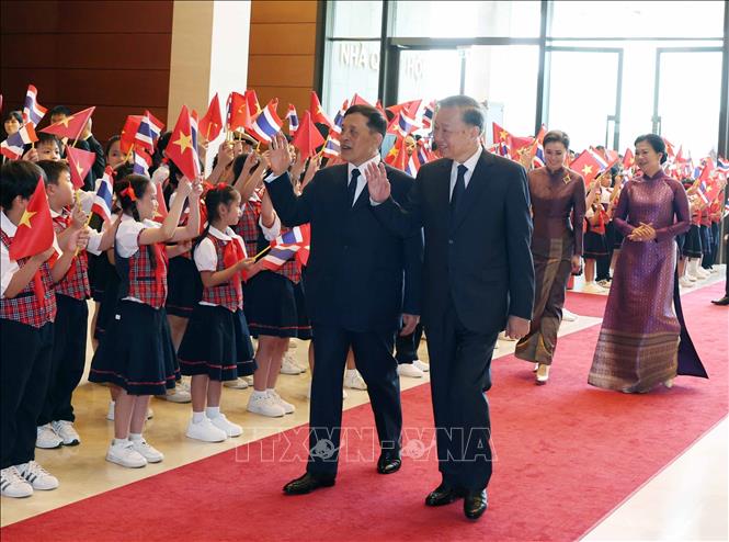 Tổng Bí thư, Chủ tịch nước Tô Lâm và Phu nhân Ngô Phương Ly chủ trì Lễ đón chính thức Nhà vua Thái Lan Maha Vajiralongkorn Phra Vajiraklaochaoyuhua và Hoàng hậu Suthida Bajrasudhabimalalakshana. Ảnh: Thống Nhất - TTXVN 
