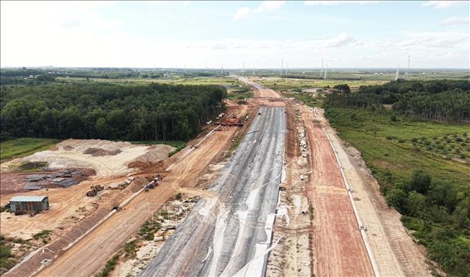 Cao tốc Gia Nghĩa - Chơn Thành có tổng chiều dài khoảng 124km, trong đó đoạn qua thành phố Đồng Nai dài khoảng 101km. Tuyến được quy hoạch với quy mô 6 làn xe, tổng mức đầu tư hơn 25.500 tỷ đồng. Ảnh: Đậu Tất Thành - TTXVN