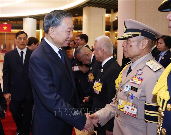 Tổng Bí thư, Chủ tịch nước Tô Lâm với thành viên đoàn Thái Lan. Ảnh: Thống Nhất - TTXVN 
