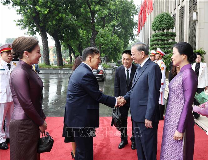 Tổng Bí thư, Chủ tịch nước Tô Lâm và Phu nhân Ngô Phương Ly đón Nhà vua Thái Lan Maha Vajiralongkorn Phra Vajiraklaochaoyuhua và Hoàng hậu Suthida Bajrasudhabimalalakshana. Ảnh: Thống Nhất - TTXVN