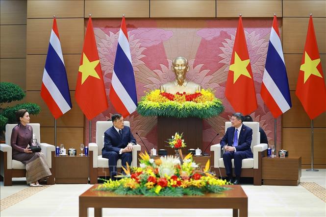 Thủ tướng Lê Minh Hưng hội kiến Nhà vua Vương quốc Thái Lan Maha Vajiralongkorn Phra Vajiraklaochaoyuhua và Hoàng hậu Suthida Bajrasudhabimalalakshana. Ảnh: Dương Giang – TTXVN
