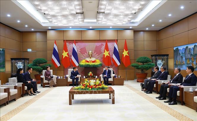 Thủ tướng Lê Minh Hưng hội kiến Nhà vua Vương quốc Thái Lan Maha Vajiralongkorn Phra Vajiraklaochaoyuhua và Hoàng hậu Suthida Bajrasudhabimalalakshana. Ảnh: Dương Giang – TTXVN
