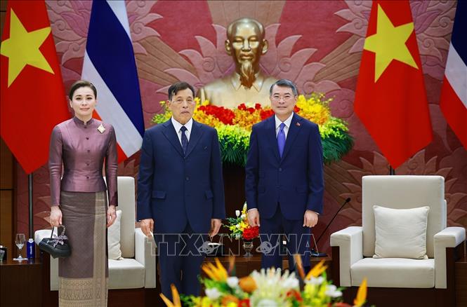 Thủ tướng Lê Minh Hưng hội kiến Nhà vua Vương quốc Thái Lan Maha Vajiralongkorn Phra Vajiraklaochaoyuhua và Hoàng hậu Suthida Bajrasudhabimalalakshana. Ảnh: Dương Giang – TTXVN
