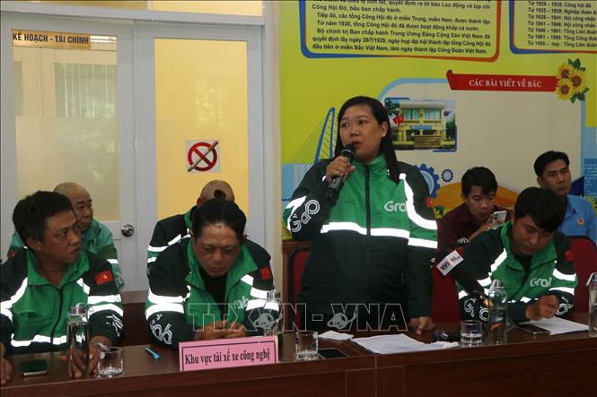 Ông Phạm Mi Sên, Phó Chủ tịch Nghiệp đoàn Xe ôm công nghệ Thành phố Hồ Chí Minh phát biểu tại hội thảo. Ảnh: Thanh Vũ - TTXVN
