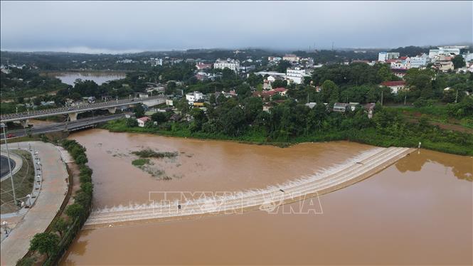  Sạt lở đường giao thông tại khu vực có độ dốc cao thuộc phường Đông Gia Nghĩa, tỉnh Lâm Đồng. Ảnh: Hưng Thịnh – TTXVN