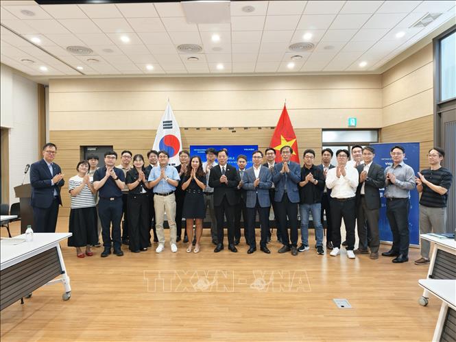 Các đại biểu tham dự tọa đàm. Ảnh Đào Lâm - PV TTXVN tại Hàn Quốc