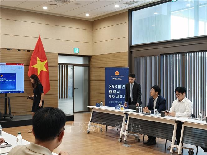 Các địa biểu tham dự tọa đàm trao đổi thảo luận. Ảnh Đào Lâm - PV TTXVN tại Hàn Quốc