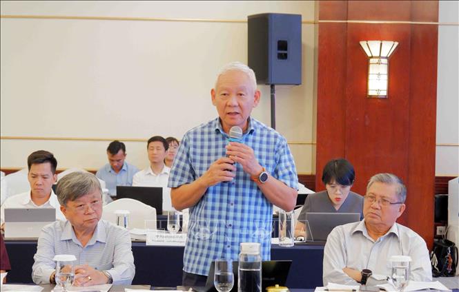 Ổng Trần Văn, nguyên Phó Chủ nhiệm Ủy ban Tài chính, Ngân sách Quốc hội góp ý Dự thảo Luật Kinh doanh bất động sản (sửa đổi) và Luật Nhà ở (sửa đổi). Ảnh: Xuân Khu-TTXVN