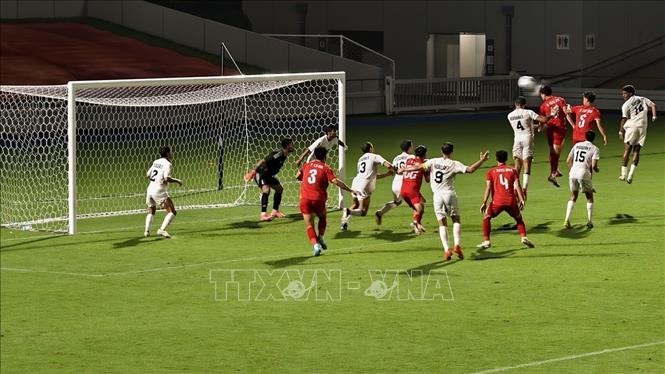 Ngọc Mỹ bật cao đánh đầu làm tung lưới Kuwait gỡ hoà 1-1 cho U23 Việt Nam. Ảnh: Nguyễn Tuyến - PV TTXVN tại Nhật Bản