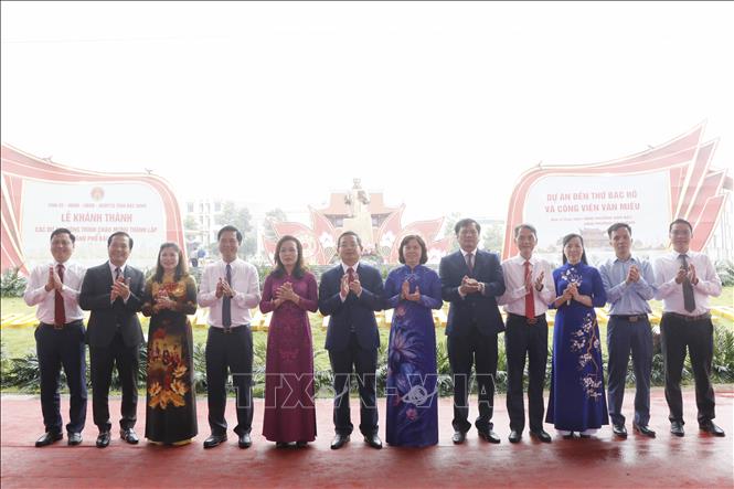 Các đại biểu chụp ảnh lưu niệm. Ảnh: Thanh Thương - TTXVN