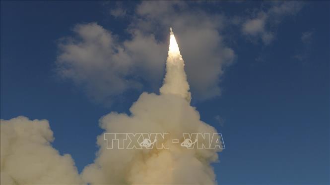 Tên lửa đẩy Gravity-1 Y3 mang theo các vệ tinh được phóng từ vùng biển ngoài khơi thành phố Thượng Hải, Trung Quốc ngày 16/9/2026. Ảnh: THX/TTXVN phát