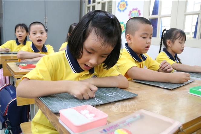 Sau sắp xếp, hoạt động dạy và học tại các cơ sở giáo dục tại Hưng Yên cơ bản đi vào nề nếp, tạo môi trường giáo dục tích cực phát triển học sinh. Ảnh: Thu Hoài - TTXVN