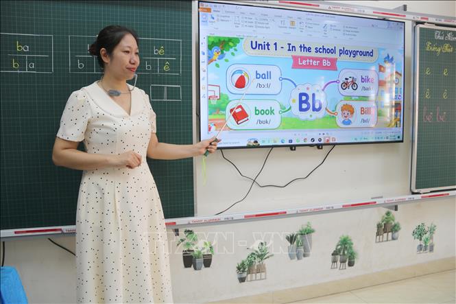 Sau sắp xếp, tỉnh Hưng Yên có trên 3.400 cán bộ quản lý, nhân viên và trên 30.000 giáo viên, đáp ứng tốt các điều kiện triển khai chương trình Giáo dục phổ thông 2018, hướng tới phát triển toàn diện học sinh. Ảnh: Thu Hoài - TTXVN