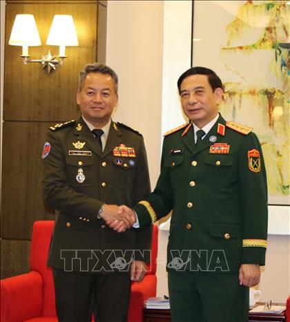 Đại tướng Phan Văn Giang, Phó Thủ tướng Chính phủ, Bộ trưởng Bộ Quốc phòng Việt Nam gặp Phó Thủ tướng, Bộ trưởng Bộ Quốc phòng Campuchia Tea Seiha. Ảnh: Hải Yến - PV TTXVN tại Trung Quốc


