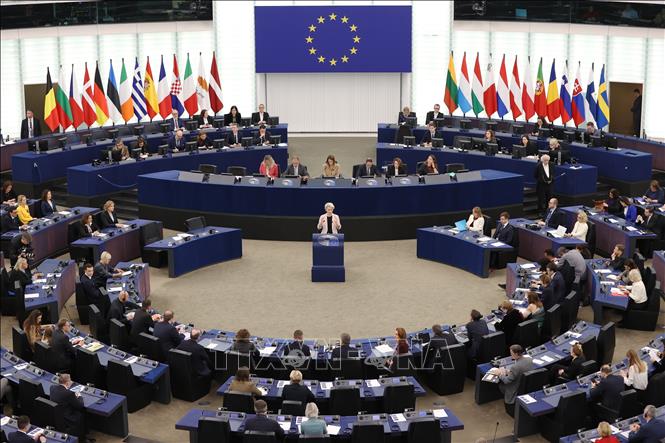 Chủ tịch EC Ursula von der Leyen phát biểu tại Nghị viện châu Âu ở Strasbourg, Pháp. Ảnh: THX/TTXVN phát