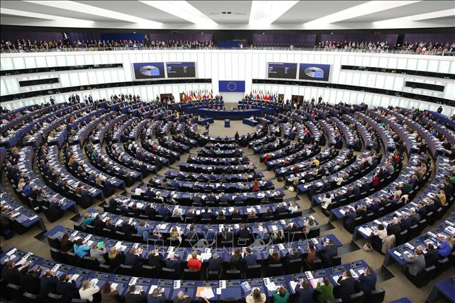 Chủ tịch EC Ursula von der Leyen phát biểu tại Nghị viện châu Âu ở Strasbourg, Pháp. Ảnh: THX/TTXVN phát