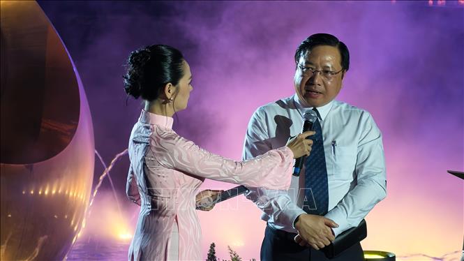 Tiến sĩ, Bác sĩ Trương Vĩnh Long, Giám đốc Bệnh viện Gia An 115 chia sẻ tại chương trình. Ảnh: Hữu Duyên - TTXVN